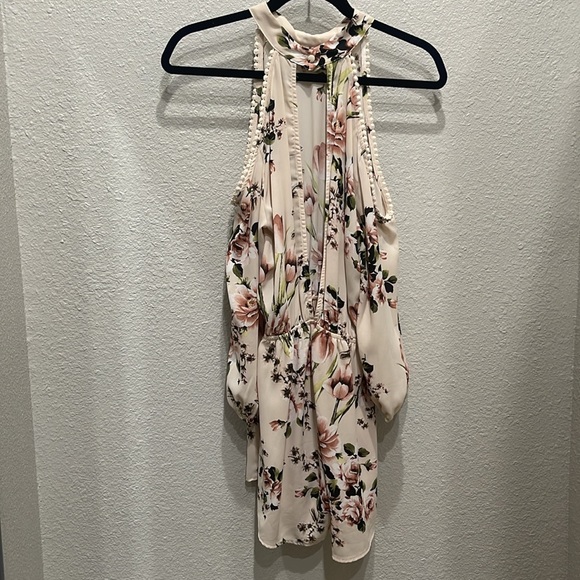 Women’s floral romper, Like New Condition - Picture 6 of 6